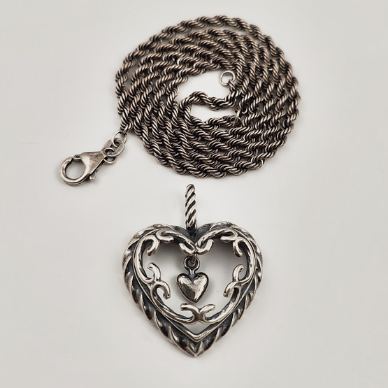 Kalevala Koru | (iso) Talon sydän Riipus | kaulakoru | Hopeaa