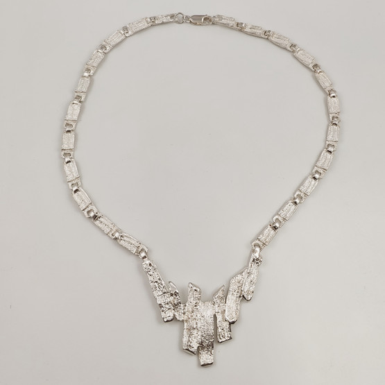 Upea kääty | Kaulakoru | Sterling hopeaa