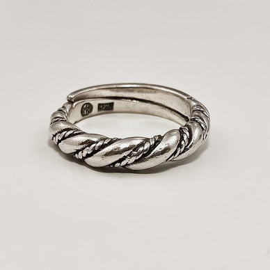 Kalevala Koru | Halikon Lampolan kierrekoru | sormus | Hopeaa 