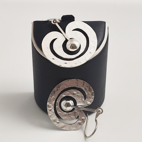 Kultakeskus oy | Tapio Wirkkala | Omena -Korvakorut |  Hopeaa