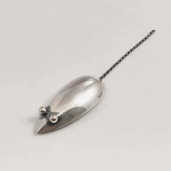 Kupittaan kulta oy | Elis Kauppi | HIIRI solki | Rintakoru | Hopeaa -61