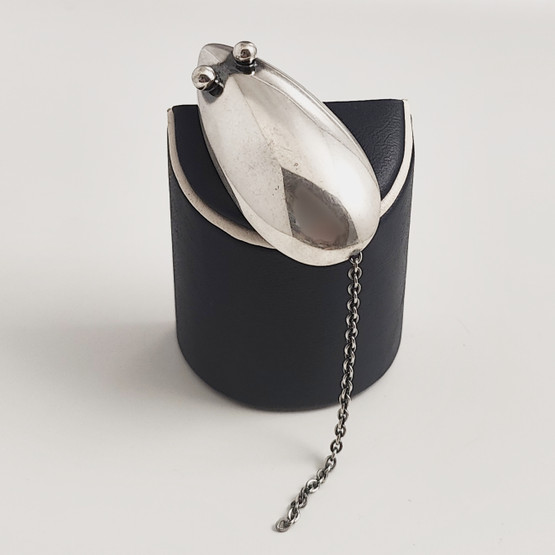 Kupittaan kulta oy | Elis Kauppi | HIIRI solki | Rintakoru | Hopeaa -61