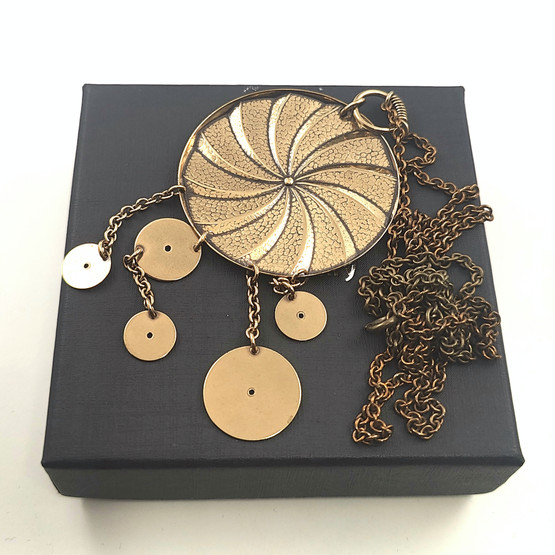 Kalevala Koru | MYLLYNKIVET  Riipus | Kaulakoru | Pronssia