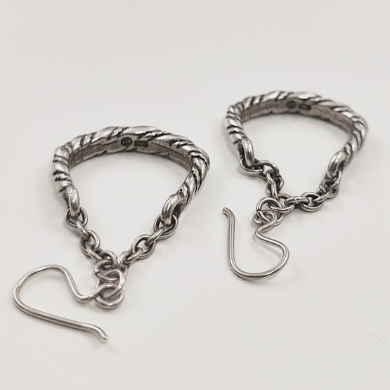 Kalevala Koru | Halikon Lampolan kierre-korvakorut | Hopeaa