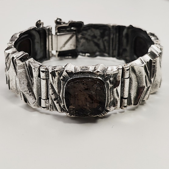 Turun Hopea oy | Pentti Sarpaneva | Kelo Rannekoru | Savukvartsit | Hopeaa 