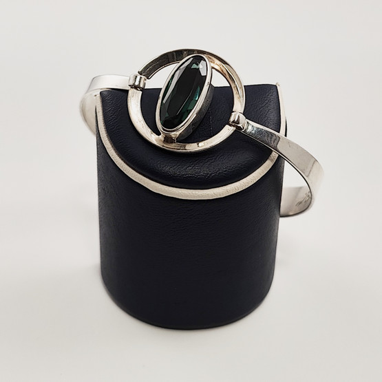 E.Granit & co. | Erik Granit | Rannekoru vihreällä kivellä | Hopeaa 