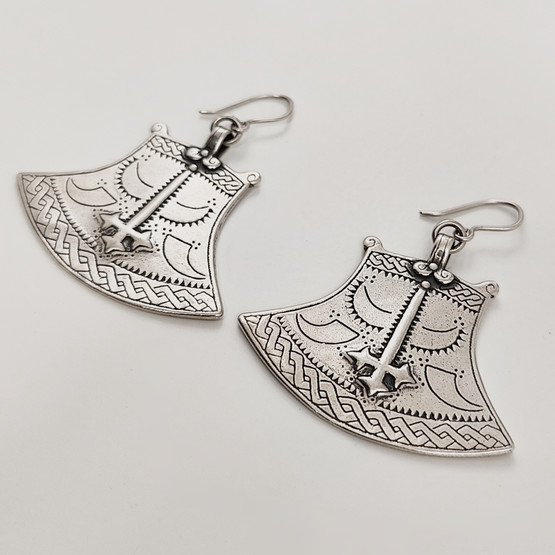 Kalevala Koru | (isot) Kuusamon kirves -Korvakorut | Hopeaa -93