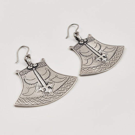 Kalevala Koru | (isot) Kuusamon kirves -Korvakorut | Hopeaa -93