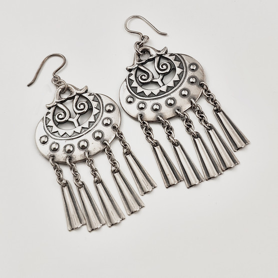 Kalevala koru | (isot)  Kuutar korvakorut | Hopeaa 