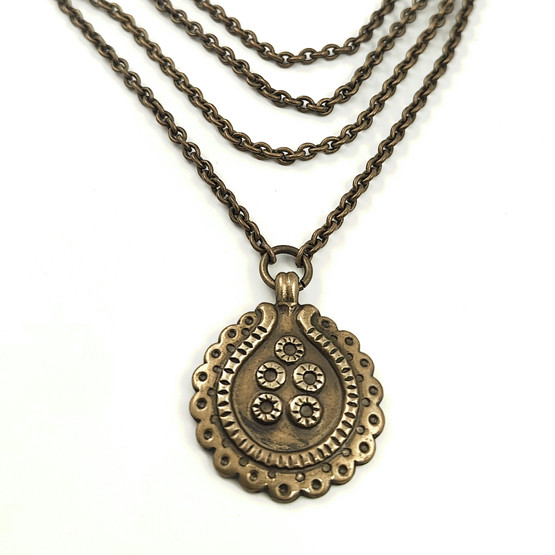 Kalevala koru | Riipus -914 | Pudasjärven kaulakoru | Pronssia