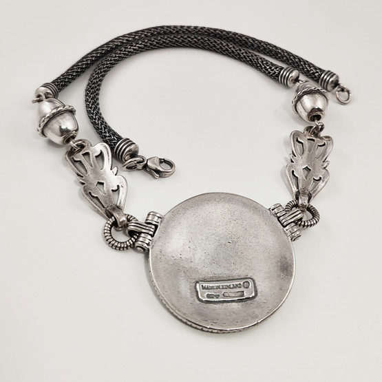 Kalevala koru | (iso) Aurinkoleijona -kääty | Kaulakoru | Hopeaa 