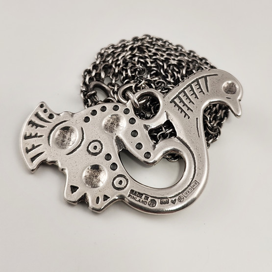 Kalevala Koru | (iso) Tampereen seudun lintu -Riipus | kaulakoru | Hopeaa -85