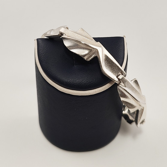 Lapponia koru | Zoltan Popovits |  HESPERA Rannekoru |  Hopeaa 