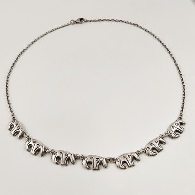 Kalevala Koru | Karhu Kääty | Kaulakoru | Hopeaa 