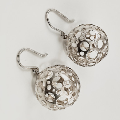 N.Westerback  | Liisa Vitali  | (isot) Leppäkerttu Korvakorut |  Hopeaa 