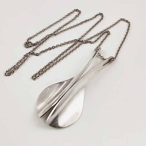 Kupittaan Kulta oy |  Elis Kauppi  | iso Riipus | Kaulakoru |  Hopeaa -74