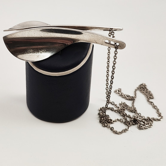 Kupittaan Kulta oy |  Elis Kauppi  | iso Riipus | Kaulakoru |  Hopeaa -74