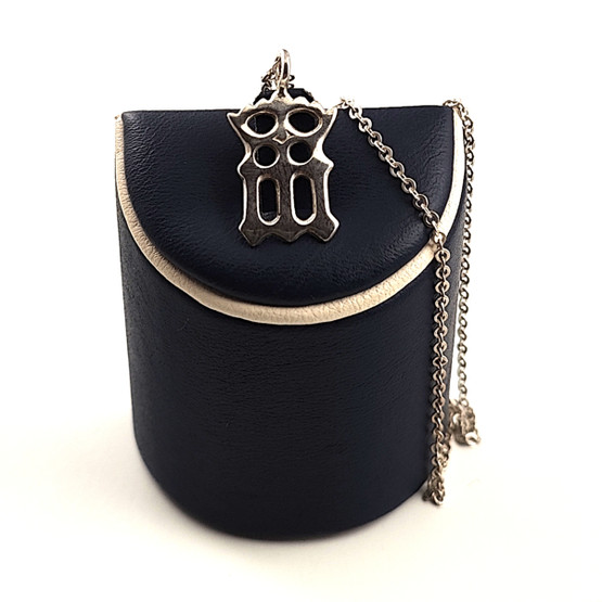 INARI koru | Neitsyn Maria RIIPUS kruunulla |  Hopeaa