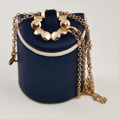 Kalevala Koru | KOTIPESÄ Riipus | Kaulakoru | Pronssia