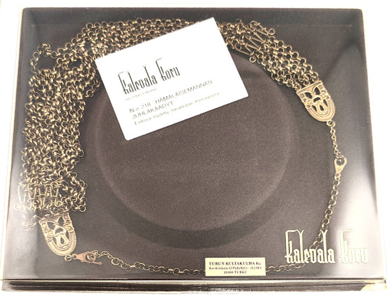 KK / Kalevala Koru |  Hämäläisemännän  juhlakääty | Kaulakoru + jatkopala/rannekoru | Pronssia