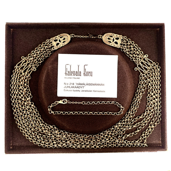 KK / Kalevala Koru |  Hämäläisemännän  juhlakääty | Kaulakoru + jatkopala/rannekoru | Pronssia