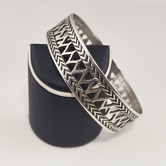 Kalevala Koru | Uskelan Rannekoru | Rannerengas | Hopeaa -90