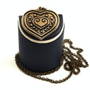 Kalevala Koru | (iso) Euran Sydän - Riipus | Kaulakoru | Pronssia