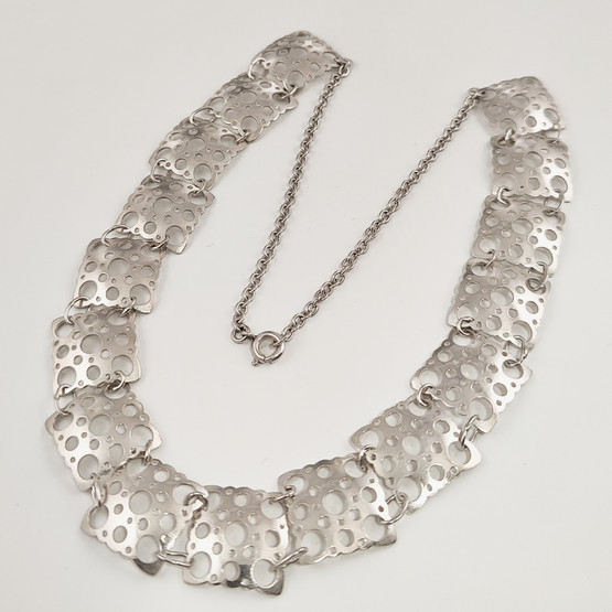 NW | Liisa Vitali | Pitsi -kääty | Kaulakoru | Hopeaa 