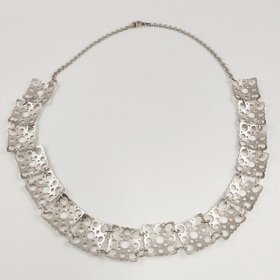 NW | Liisa Vitali | Pitsi -kääty | Kaulakoru | Hopeaa 