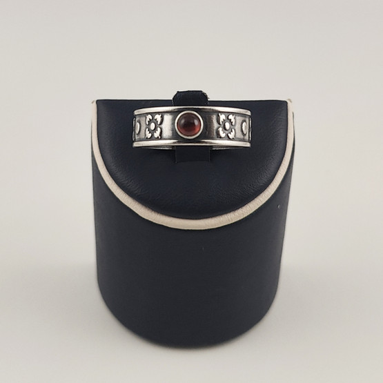 Kalevala koru | Pyhä Birgitta SORMUS | punainen granaatti | Hopeaa