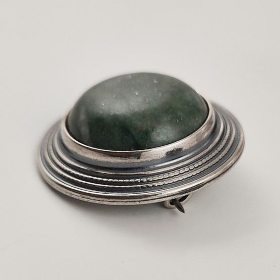 Kalevala Koru | SOLKI -1643 | Rintakoru |  Kromimarmori  | Hopeaa