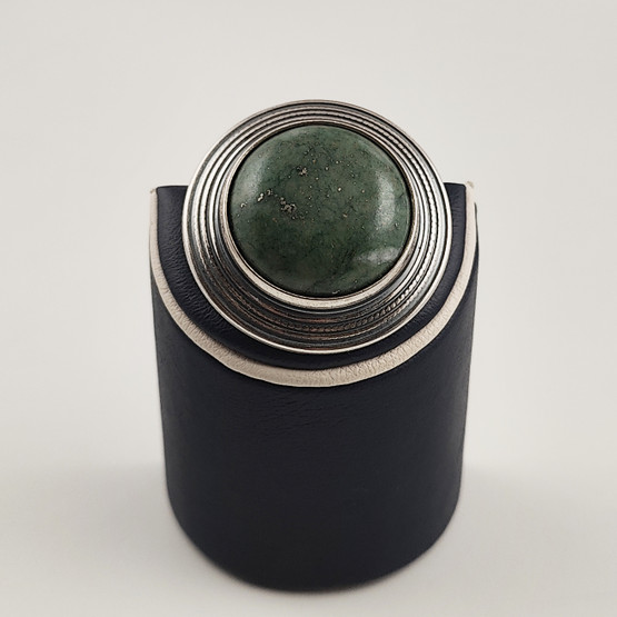 Kalevala Koru | SOLKI -1643 | Rintakoru |  Kromimarmori  | Hopeaa