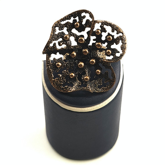 Kultasepät Salovaara ky | K.Sara | iso KUKKA Sormus | Pronssia 