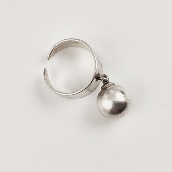 Alpo Jääskeläinen | AARIKKA | PALLO sormus | Hopeaa -70