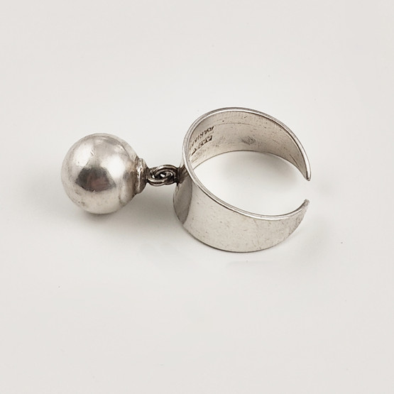 Alpo Jääskeläinen | AARIKKA | PALLO sormus | Hopeaa -70