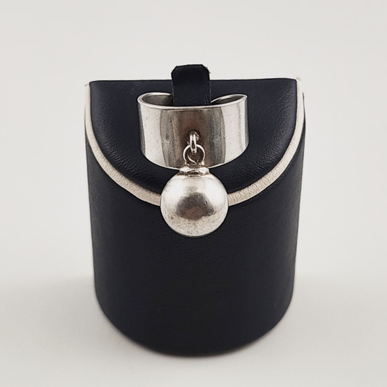 Alpo Jääskeläinen | AARIKKA | PALLO sormus | Hopeaa -70