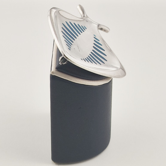 GEORG JENSEN, Tanska |  KAMPELA solki | Emaloitu kala Rintakoru |  Hopeaa