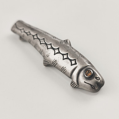 Kalevala Koru | Suomuhauki solki | Rintakoru Hopeaa -99