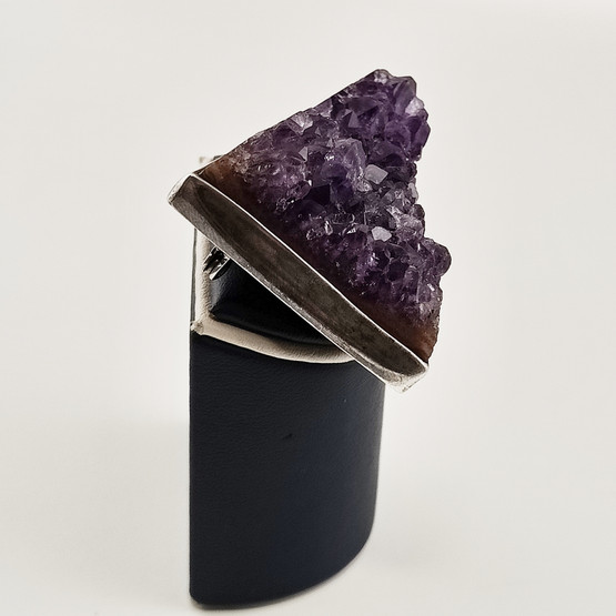 Heikki Kaksonen | Kauniskoru oy | AMETISTI Solki | Rintakoru Hopeaa -64