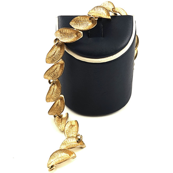 Kalevala Koru | Lumikukka Rannekoru | | Pronssia