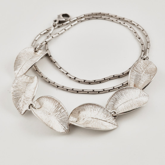 Kalevala Koru | Marja SUNA | Lumikukka -kääty | kaulakoru Hopeaa