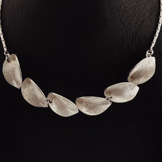 Kalevala Koru | Marja SUNA | Lumikukka -kääty | kaulakoru Hopeaa