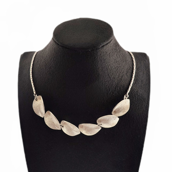 Kalevala Koru | Marja SUNA | Lumikukka -kääty | kaulakoru Hopeaa