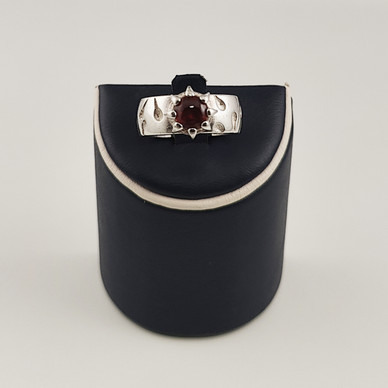 Kalevala koru | Anna -sormus | punainen granaatti | Hopeaa