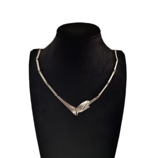 Lapponia koru | Hespera kääty |  kaulakoru | Hopeaa -99