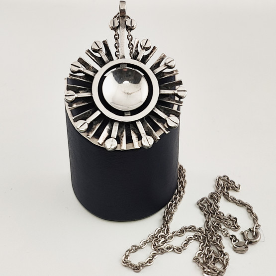 Kultateollisuus oy | Jorma Laine | Riipus | Kaulakoru | 830 Hopeaa -70