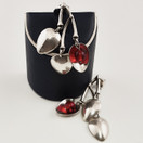 Kalevala Koru | Tunturimarja Riipus |  (isot) Korvakorut | Hopeaa