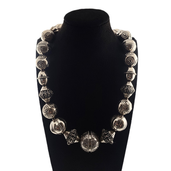 Kalevala koru | Halikon käätykorut | juhlakääty | kaulakoru | korusetti | Hopeaa -76