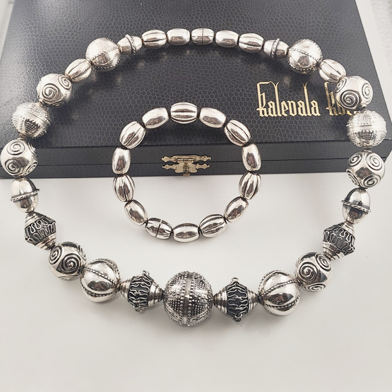 Kalevala koru | Halikon käätykorut | juhlakääty | kaulakoru | korusetti | Hopeaa -76