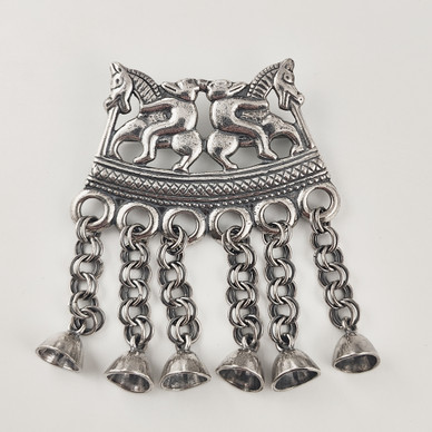 Kalevala koru | Kokemäen Rintakoru | Solki -75 | Kaksi ratsastajaa | HOPEAA